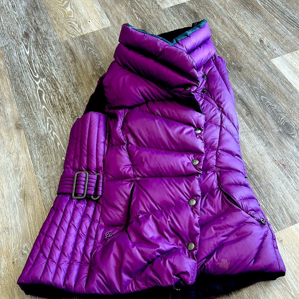 Gorgeous woman’s reversible lululemon vest